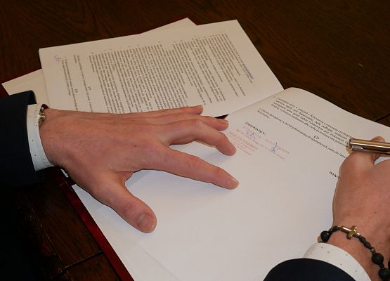 Podpisanie umowy na realizację